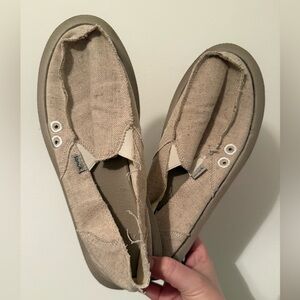 Sanuk Light Tan Canvas Slip-Ons